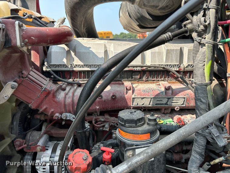 image for item OK9740 2016 Mack CXU613  semi truck