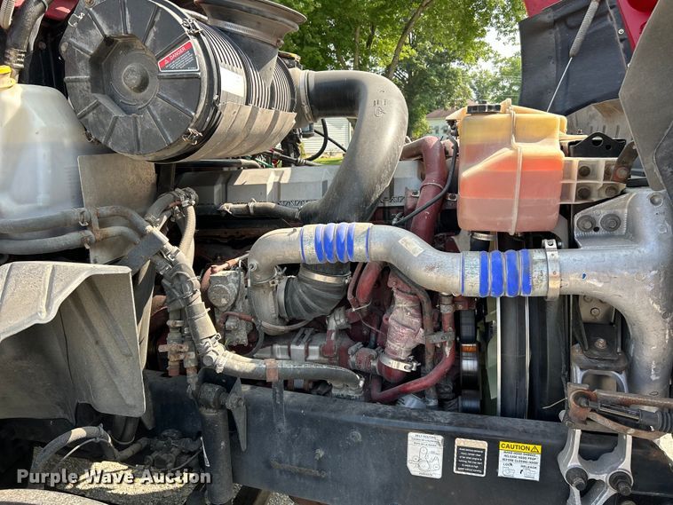 image for item OK9740 2016 Mack CXU613  semi truck