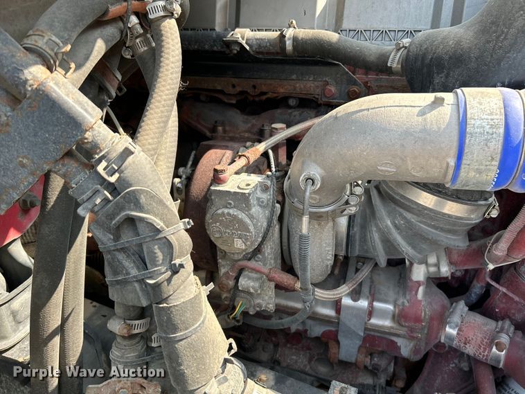 image for item OK9740 2016 Mack CXU613  semi truck