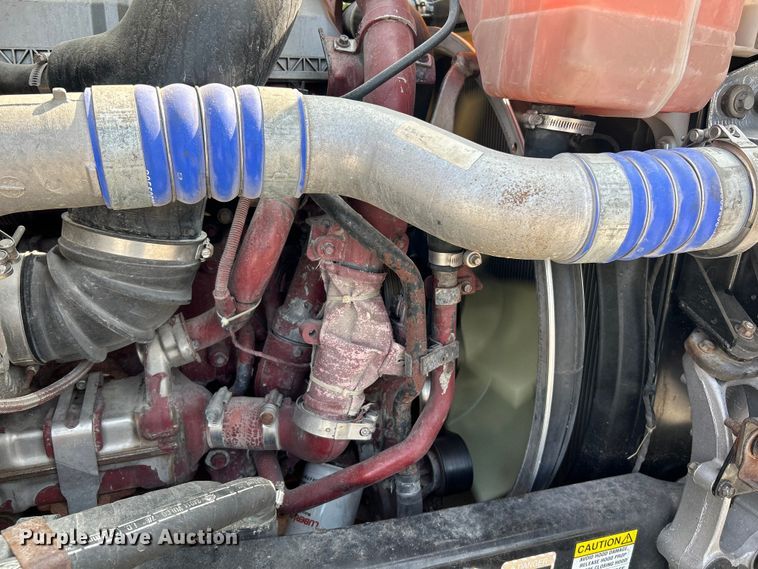 image for item OK9740 2016 Mack CXU613  semi truck