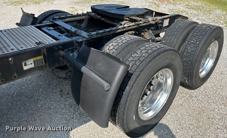 image for item OK9740 2016 Mack CXU613  semi truck