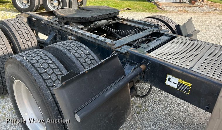 image for item OK9740 2016 Mack CXU613  semi truck