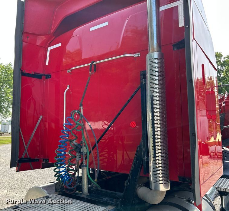 image for item OK9740 2016 Mack CXU613  semi truck