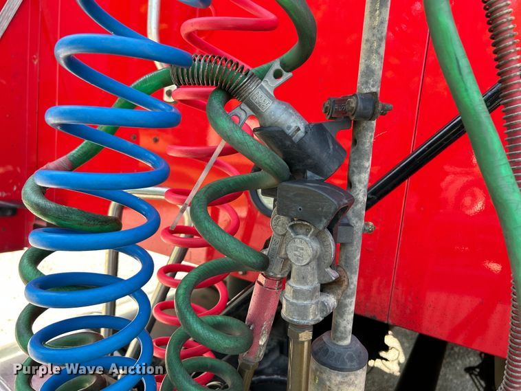 image for item OK9740 2016 Mack CXU613  semi truck