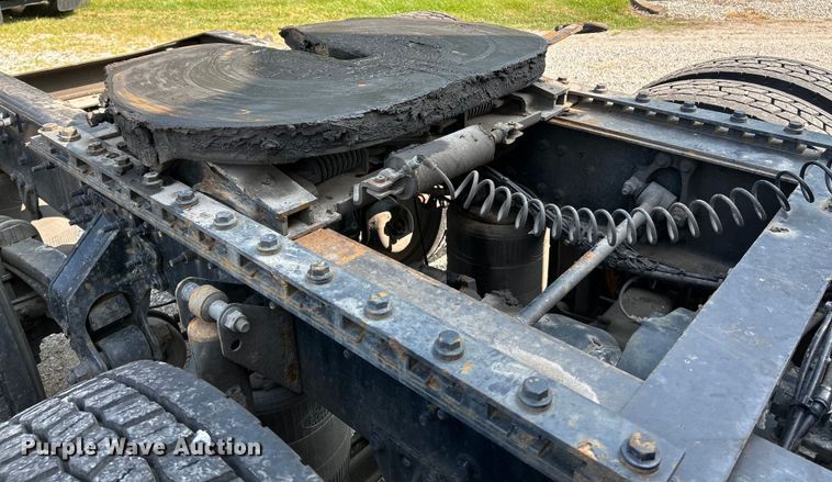 image for item OK9740 2016 Mack CXU613  semi truck