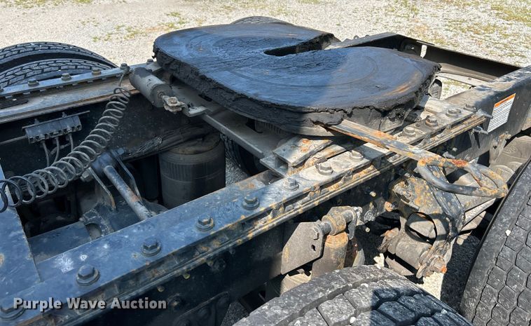 image for item OK9740 2016 Mack CXU613  semi truck