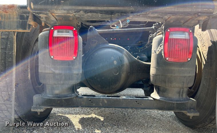 image for item OK9740 2016 Mack CXU613  semi truck