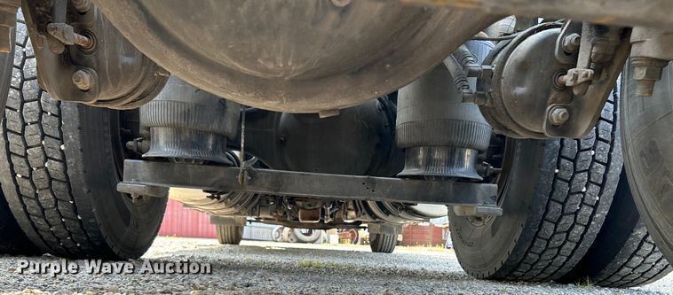 image for item OK9740 2016 Mack CXU613  semi truck