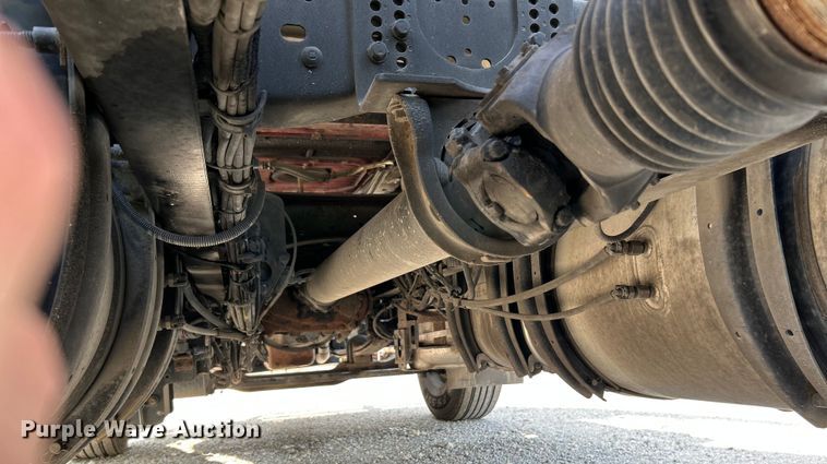 image for item OK9740 2016 Mack CXU613  semi truck