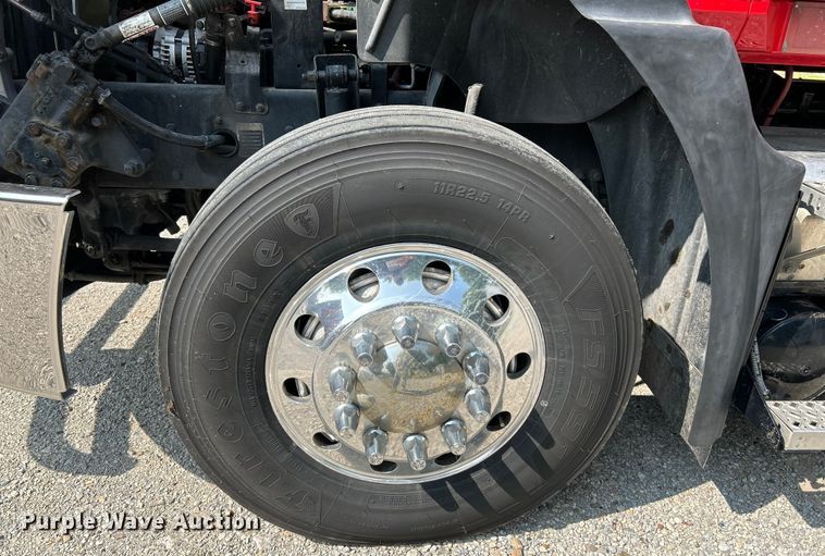 image for item OK9740 2016 Mack CXU613  semi truck