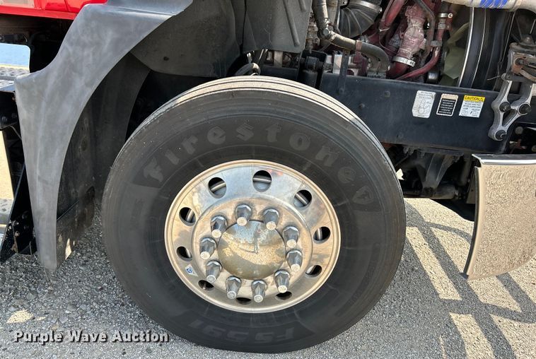 image for item OK9740 2016 Mack CXU613  semi truck