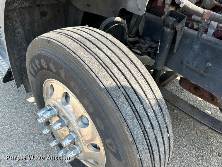 image for item OK9740 2016 Mack CXU613  semi truck