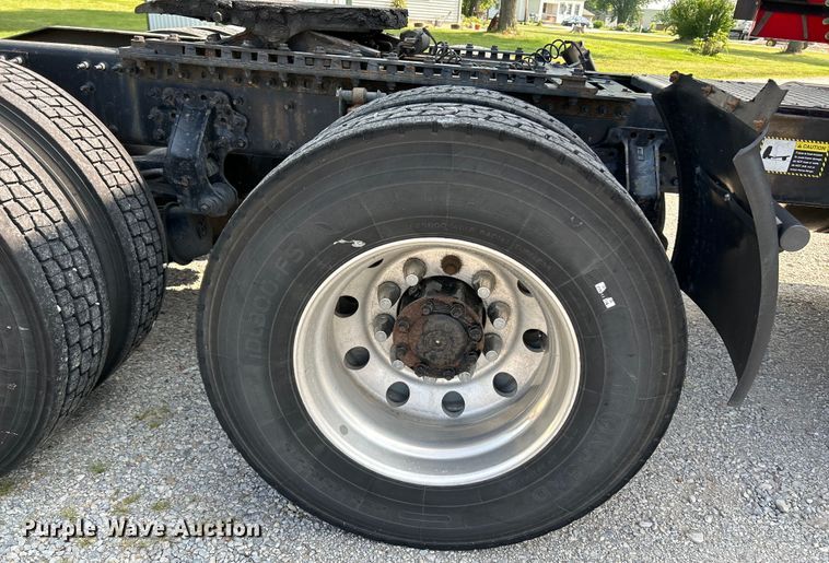 image for item OK9740 2016 Mack CXU613  semi truck