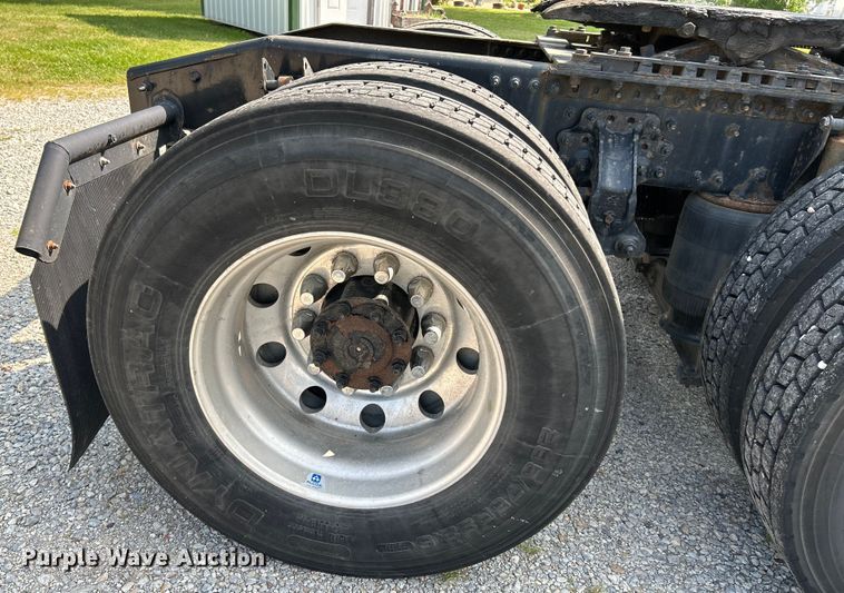 image for item OK9740 2016 Mack CXU613  semi truck