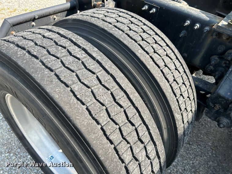 image for item OK9740 2016 Mack CXU613  semi truck