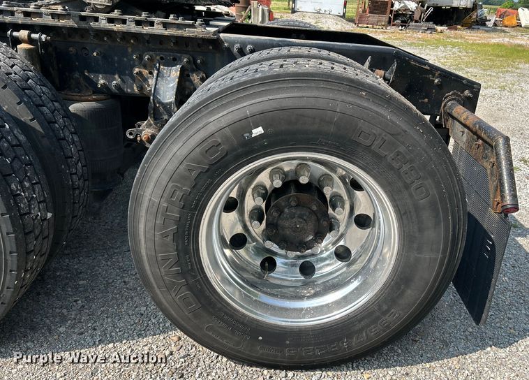 image for item OK9740 2016 Mack CXU613  semi truck