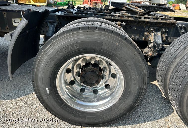 image for item OK9740 2016 Mack CXU613  semi truck