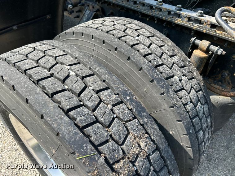 image for item OK9740 2016 Mack CXU613  semi truck