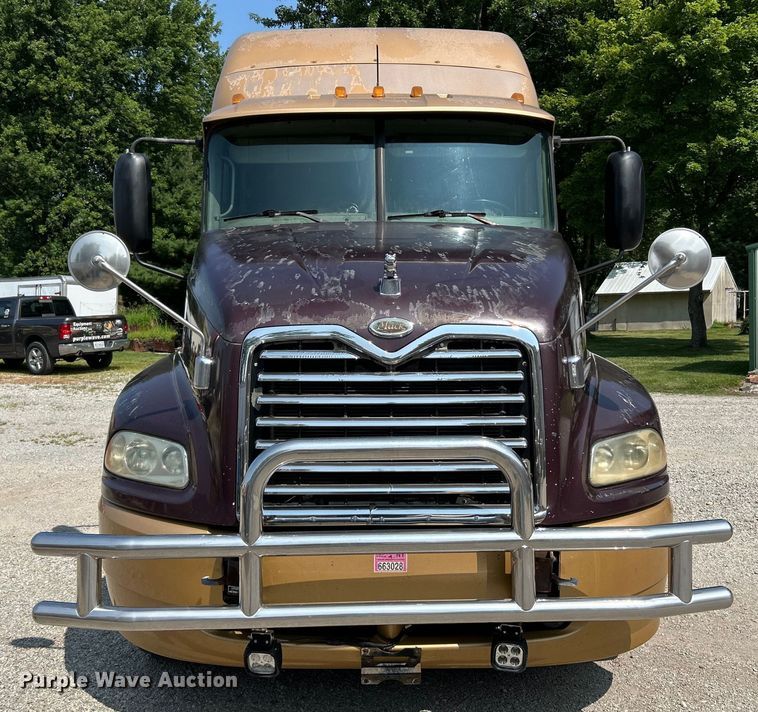 image for item OK9741 2007 Mack CXN613  semi truck