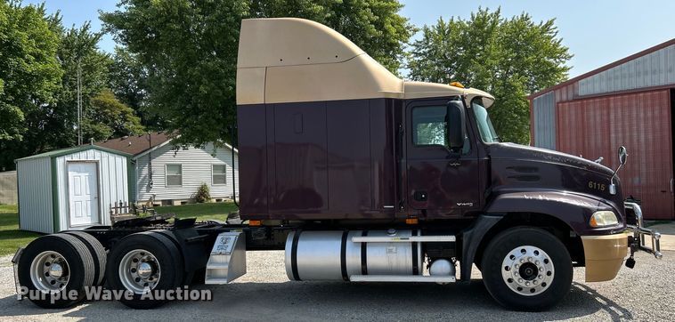 image for item OK9741 2007 Mack CXN613  semi truck