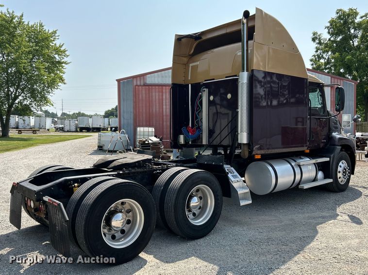 image for item OK9741 2007 Mack CXN613  semi truck