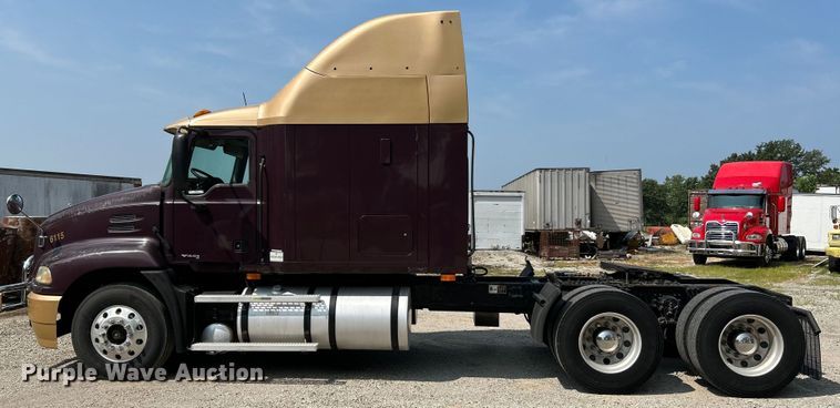 image for item OK9741 2007 Mack CXN613  semi truck