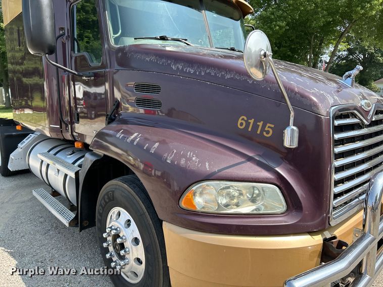 image for item OK9741 2007 Mack CXN613  semi truck