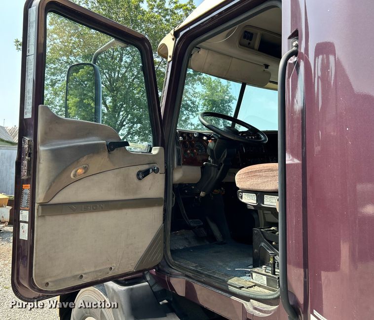 image for item OK9741 2007 Mack CXN613  semi truck