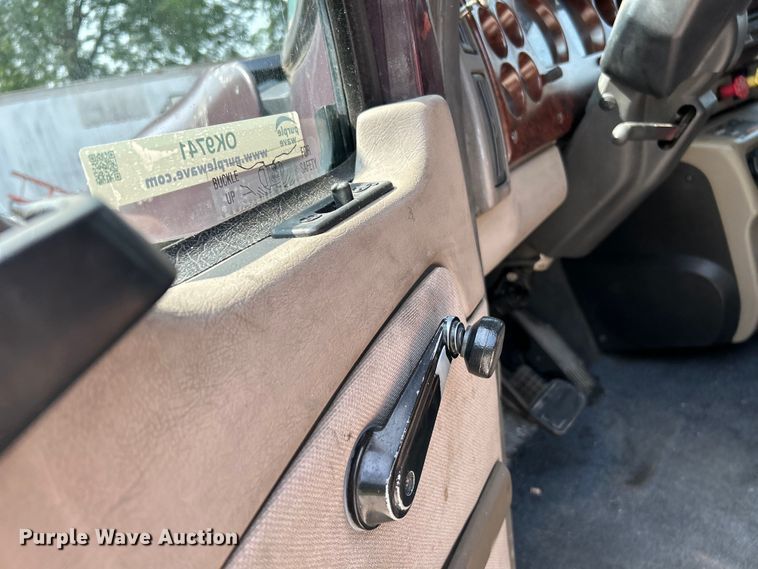 image for item OK9741 2007 Mack CXN613  semi truck