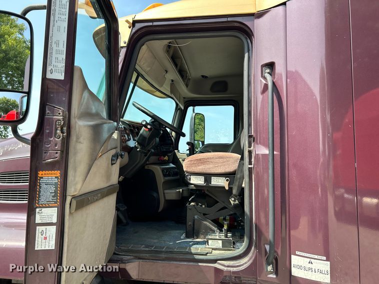 image for item OK9741 2007 Mack CXN613  semi truck