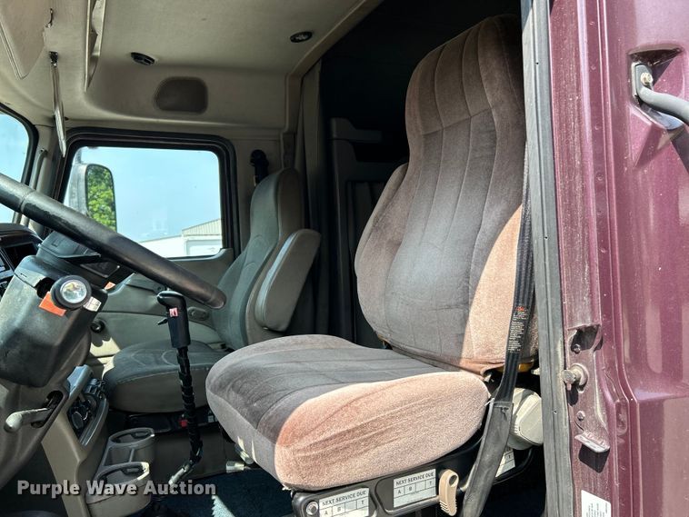 image for item OK9741 2007 Mack CXN613  semi truck