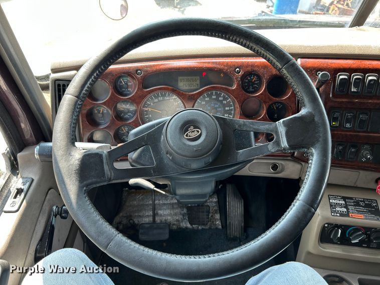 image for item OK9741 2007 Mack CXN613  semi truck