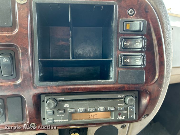 image for item OK9741 2007 Mack CXN613  semi truck