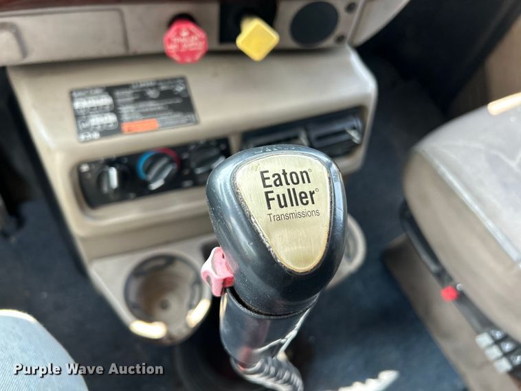 image for item OK9741 2007 Mack CXN613  semi truck