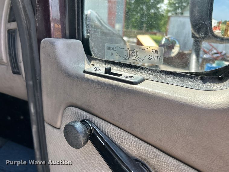 image for item OK9741 2007 Mack CXN613  semi truck