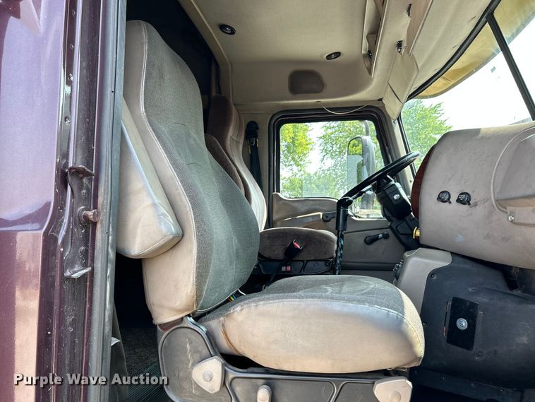 image for item OK9741 2007 Mack CXN613  semi truck