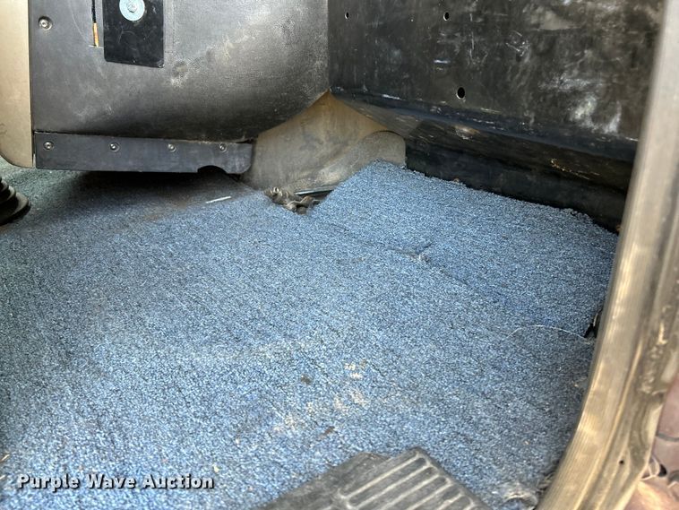 image for item OK9741 2007 Mack CXN613  semi truck