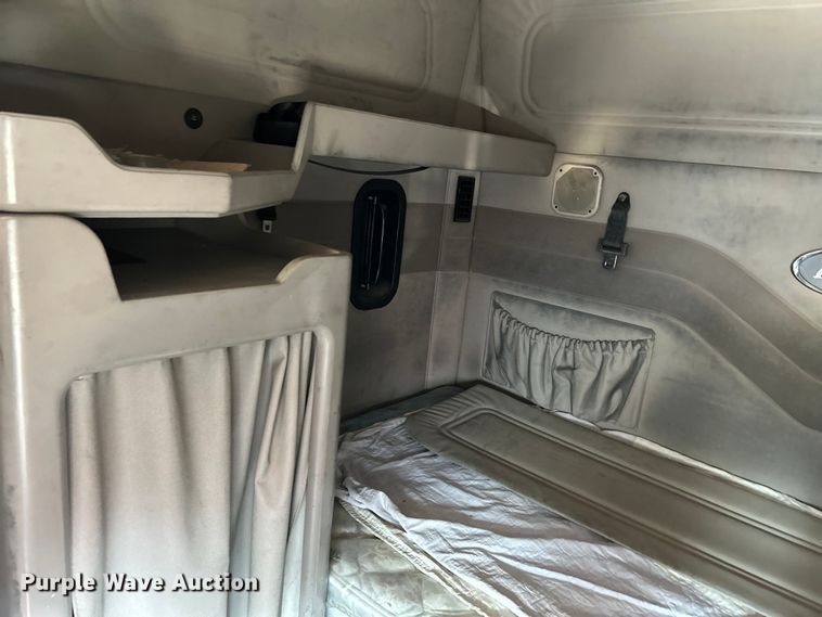 image for item OK9741 2007 Mack CXN613  semi truck