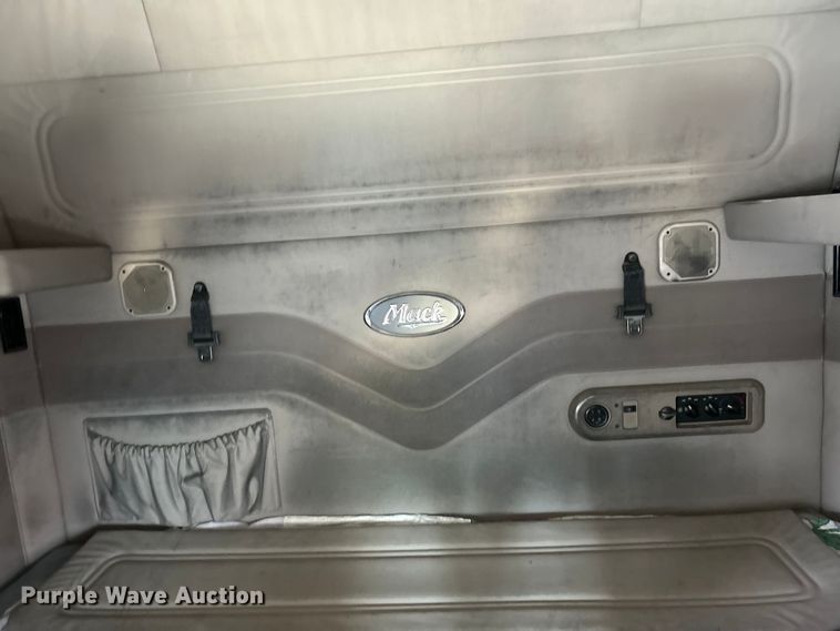 image for item OK9741 2007 Mack CXN613  semi truck