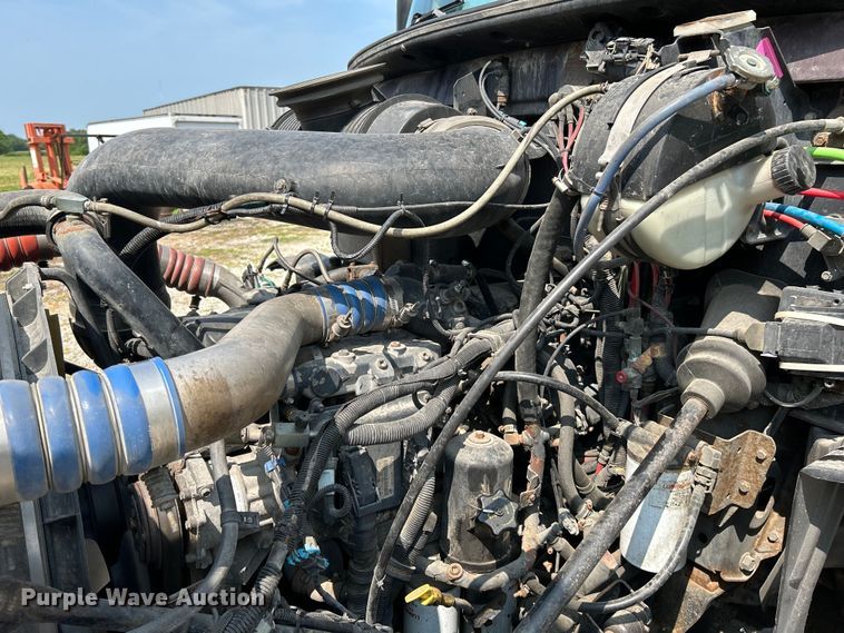 image for item OK9741 2007 Mack CXN613  semi truck