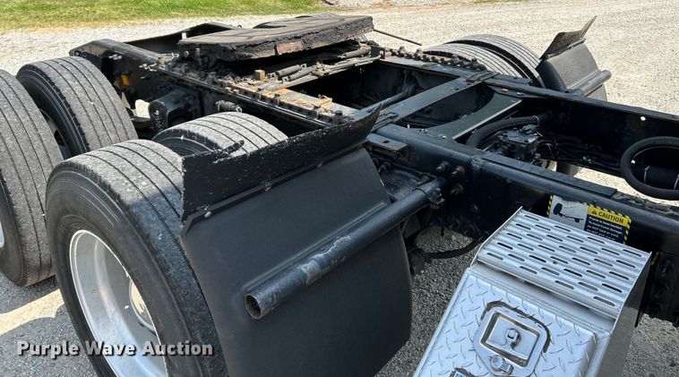 image for item OK9741 2007 Mack CXN613  semi truck