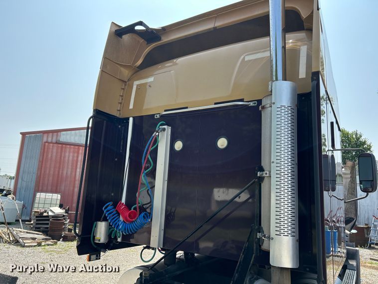 image for item OK9741 2007 Mack CXN613  semi truck