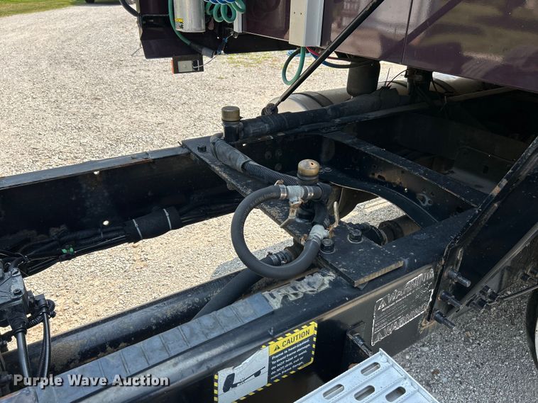 image for item OK9741 2007 Mack CXN613  semi truck