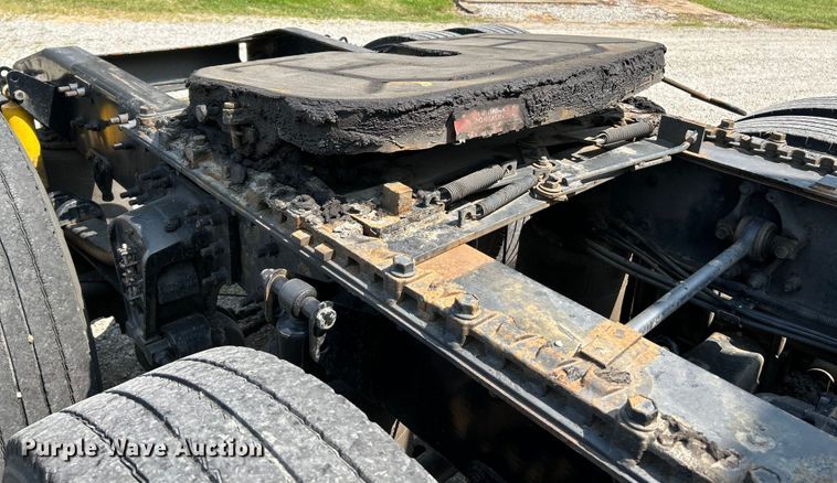 image for item OK9741 2007 Mack CXN613  semi truck