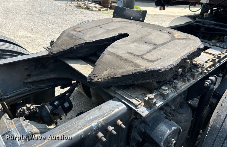 image for item OK9741 2007 Mack CXN613  semi truck