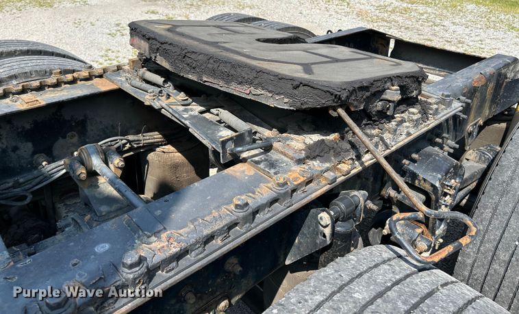 image for item OK9741 2007 Mack CXN613  semi truck