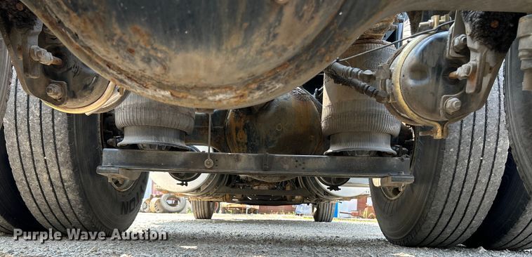 image for item OK9741 2007 Mack CXN613  semi truck