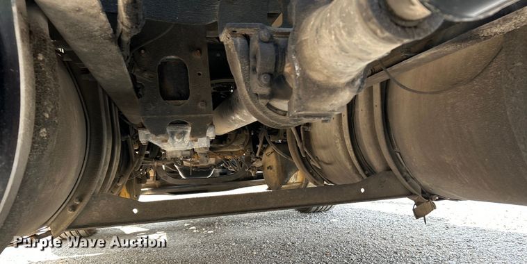 image for item OK9741 2007 Mack CXN613  semi truck