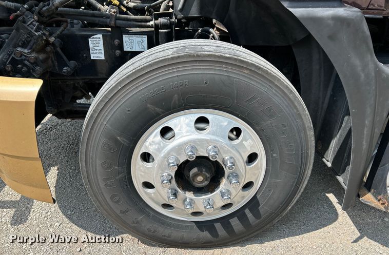 image for item OK9741 2007 Mack CXN613  semi truck