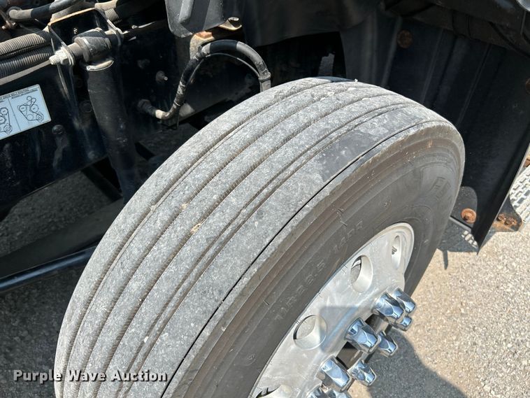 image for item OK9741 2007 Mack CXN613  semi truck